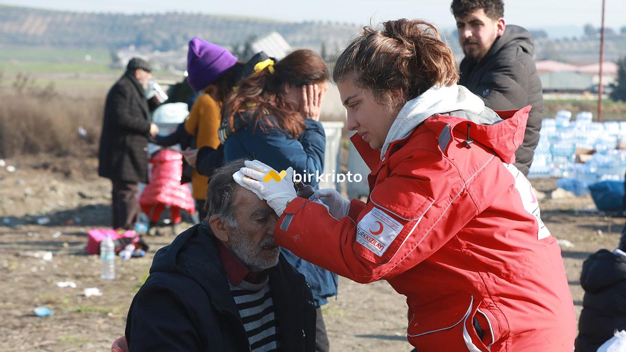 Türk Kızılay zelzele bölgesinde yaraları sarıyor